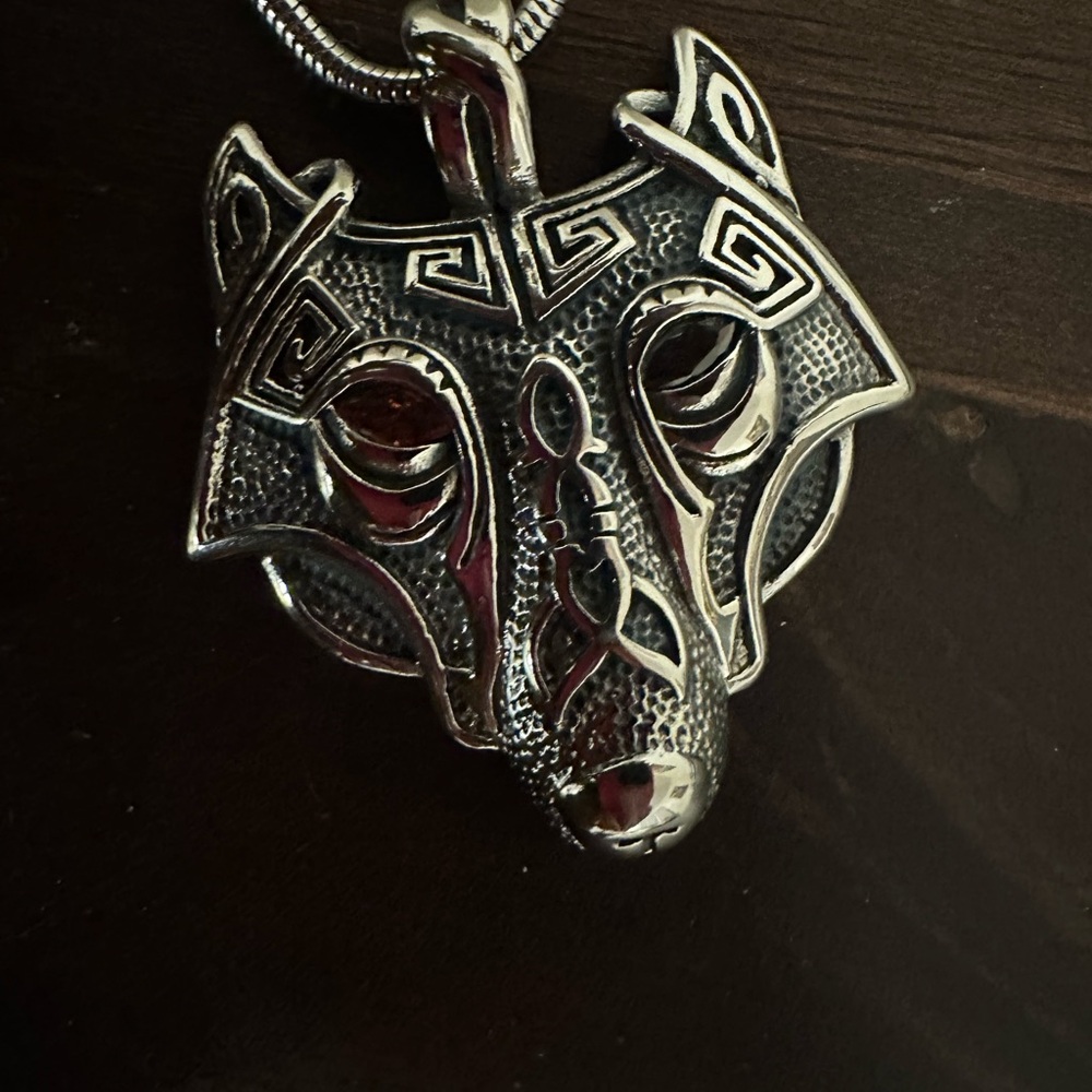 Silver Wolf Head Pendant Necklace
